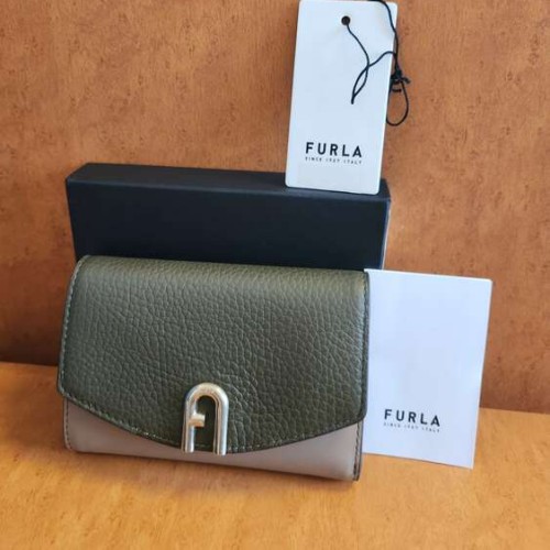 フルラ 三つ折財布