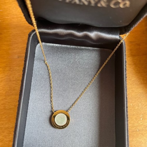 ティファニーTトゥー マザーオブパール サークル ペンダント