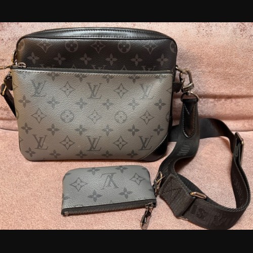 トリオメッセンジャー モノグラム M69443