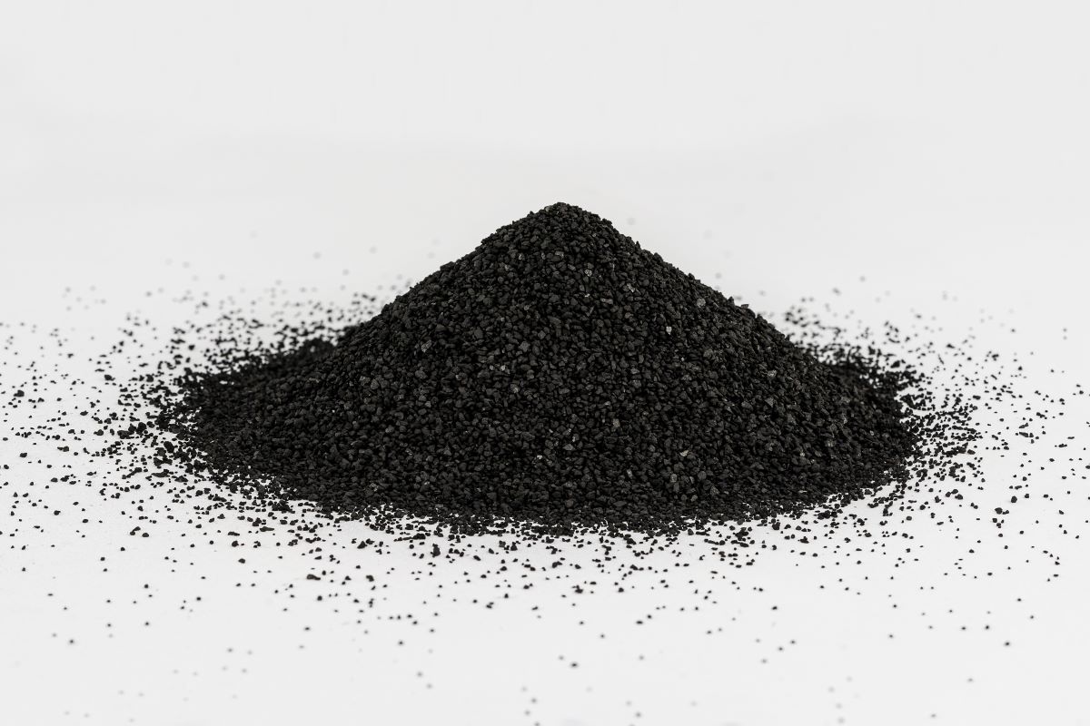 炭の粉の画像