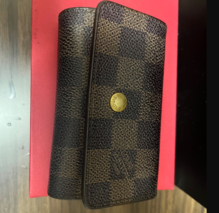 ルイヴィトン ダミエ キーケース 付属品
