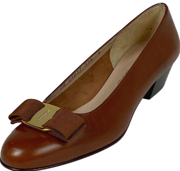 サルヴァトーレフェラガモ ヴァラリボンの画像