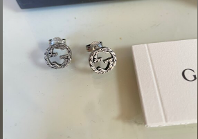 GUCCIインターロッキングG シルバー ピアスの画像