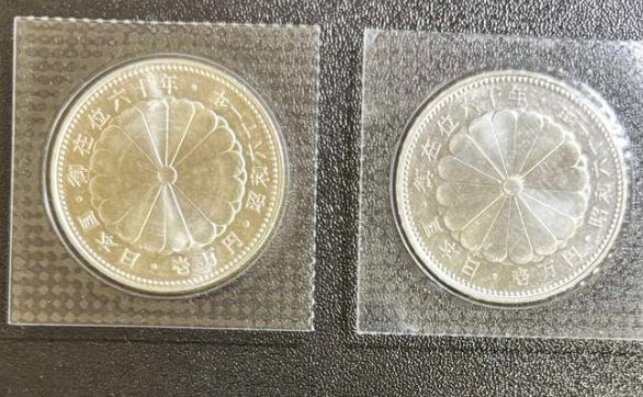 天皇陛下在位60年記念銀貨（1万円）×2枚の画像