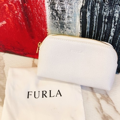 フルラ ポーチ アイボリー レザー