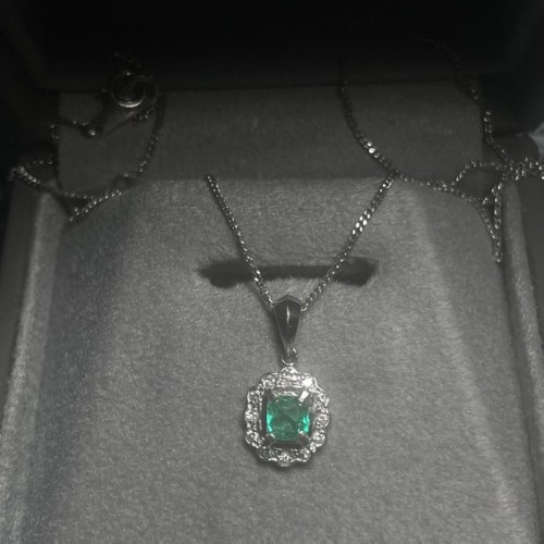 エメラルド ダイヤモンドネックレス
