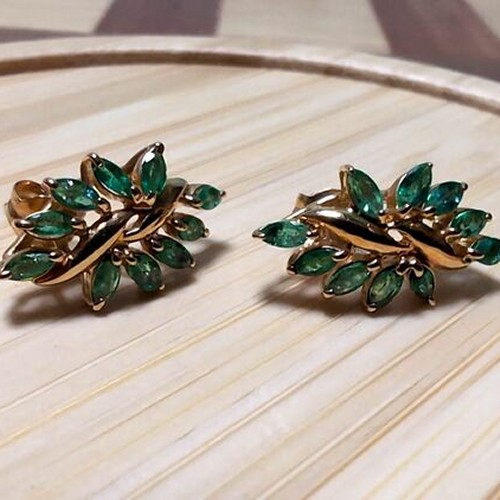 エメラルドピアス