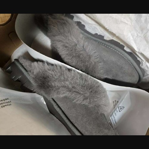 UGG ファーサンダル