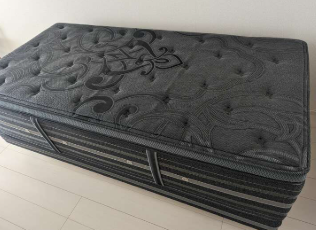 シモンズベッド　Beautyrest Luxeの画像