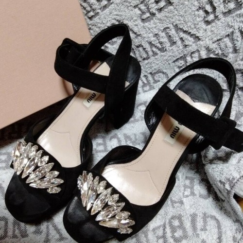 MIUMIU ビジューサンダル