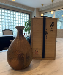 備前焼人間国宝　伊勢崎淳の花瓶</a><br />
” width=”500″ height=”500″ class=”alignnone size-full wp-image-” />
</td>
<td>
カテゴリー：骨董品<br />
種類：陶磁器買取<br />
商品名：<a href=