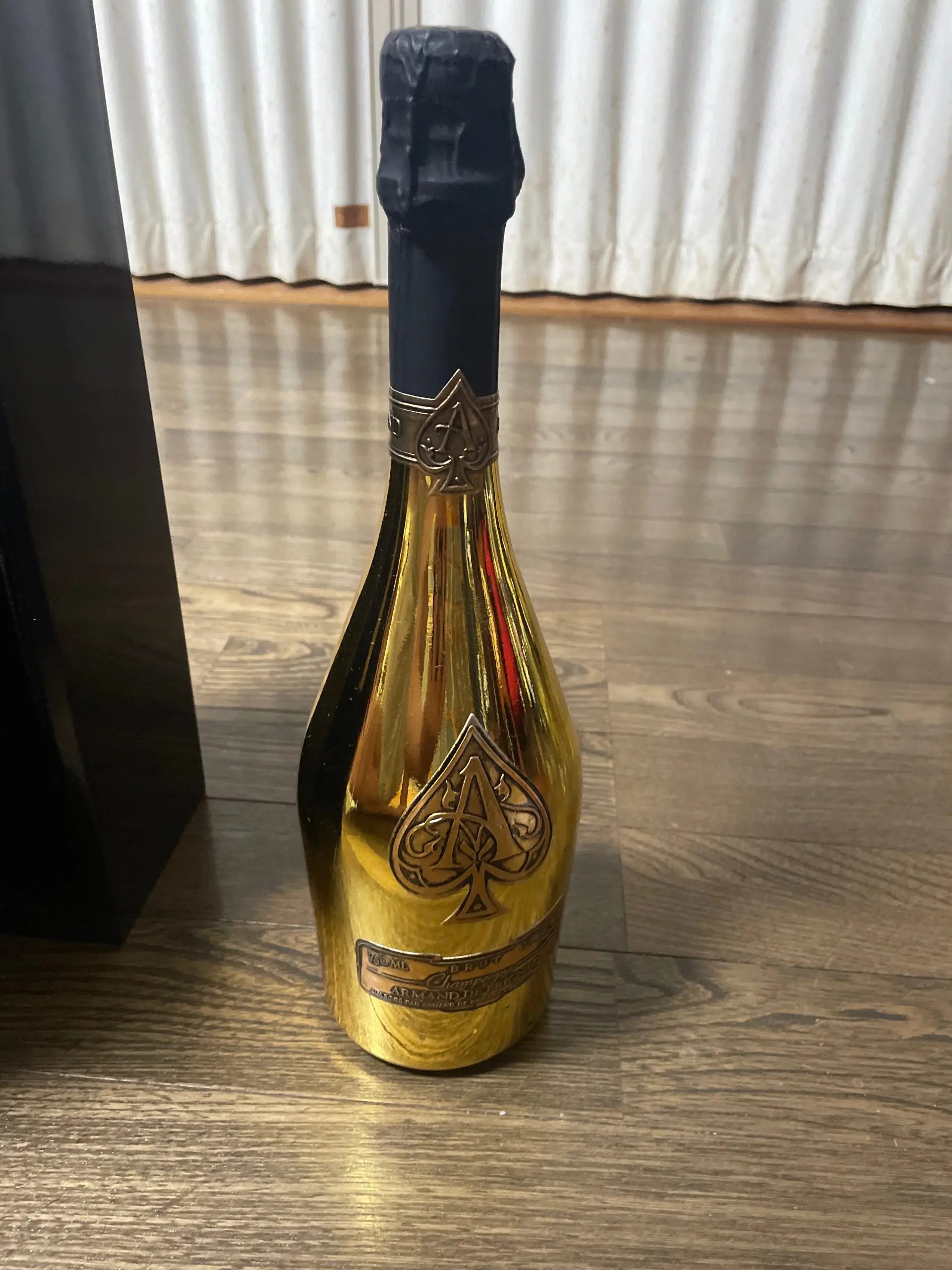 シャンパン アルマン・ド・ブリニャック