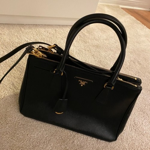 プラダ ステフォーノ