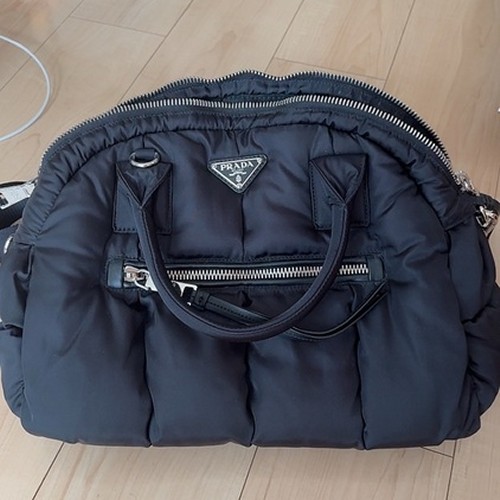 プラダ ボンバー ハンドバッグ