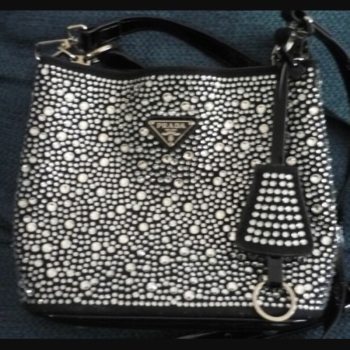 プラダ クリスタル