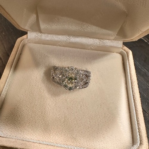 真ん中イエローダイヤリング