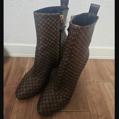 LOUIS VUITTON モノグラムブーツ