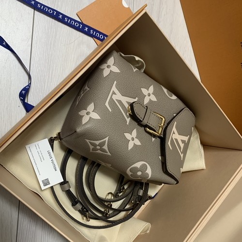 タイニー・バックパック モノグラムアンプラント M80738