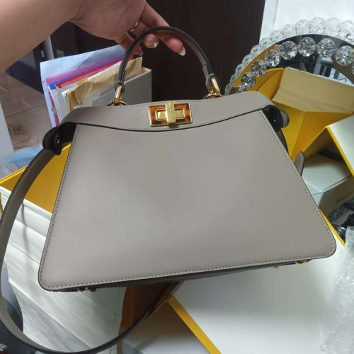 フェンディ ピーカブー アイシーユー スモール