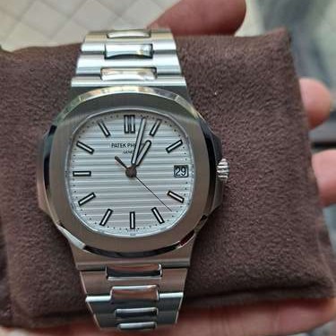 パテックフィリップ ノーチラス 5711/1A-011