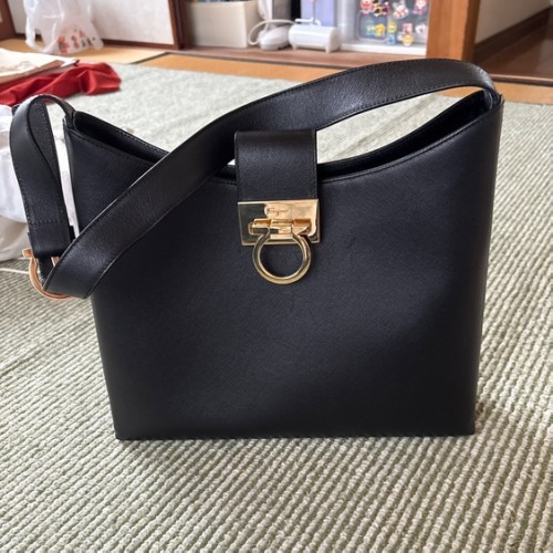 フェラガモ ガンチーニ