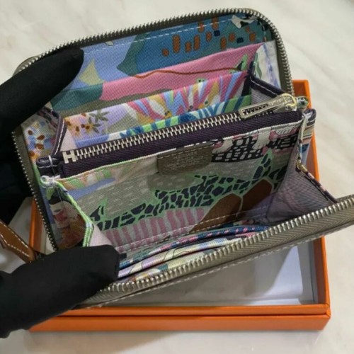 シルクイン コンパクト 財布