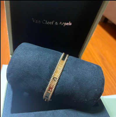 ヴァンクリーフアンドアーペル ペルレバングル