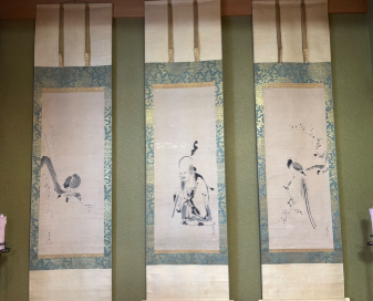 狩野常信　三幅対　梅に連雀、寿老人、柳に鳩