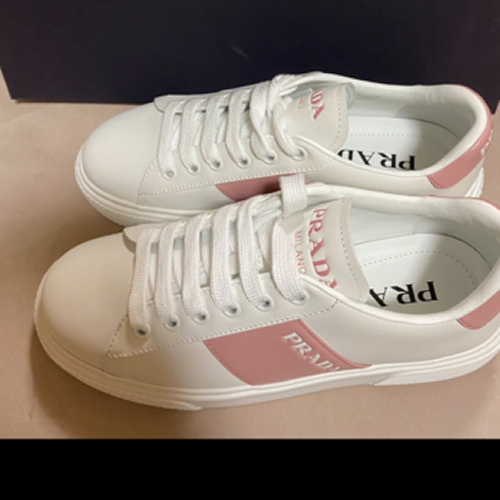 PRADA スニーカー
