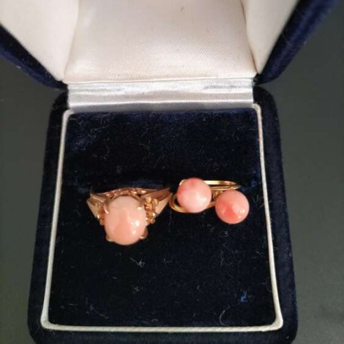 サンゴの指輪とイヤリング