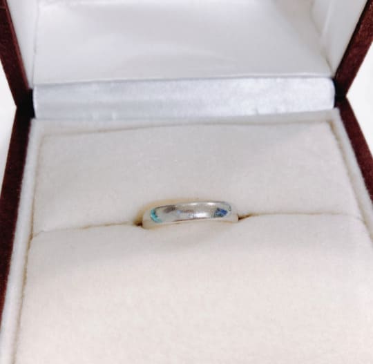 セリーヌプラチナリング/内側ルビー入り