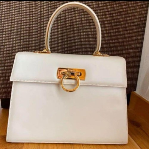 フェラガモ ガンチーニ