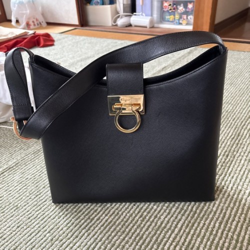 フェラガモ ガンチーニ