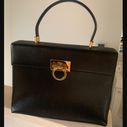 フェラガモ ガンチーニ ハンドバッグ