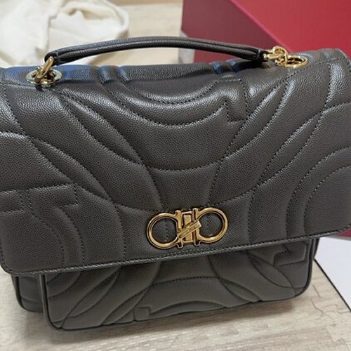 フェラガモ ガンチーニ