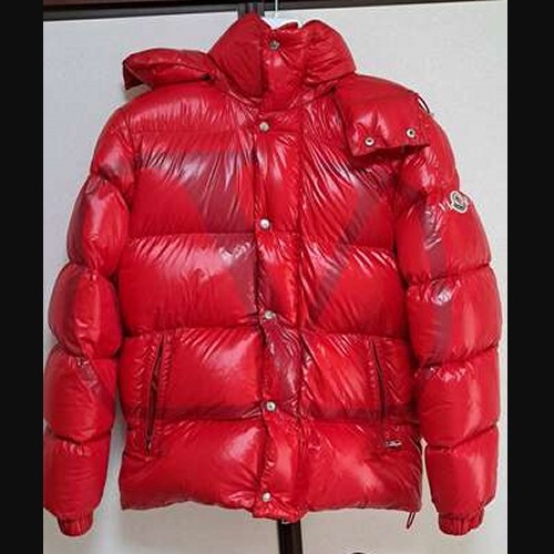 ヴァレンティノ×モンクレール REDのダウン