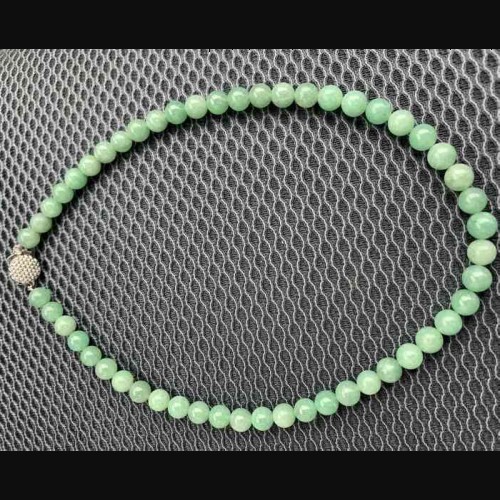 翡翠ネックレス