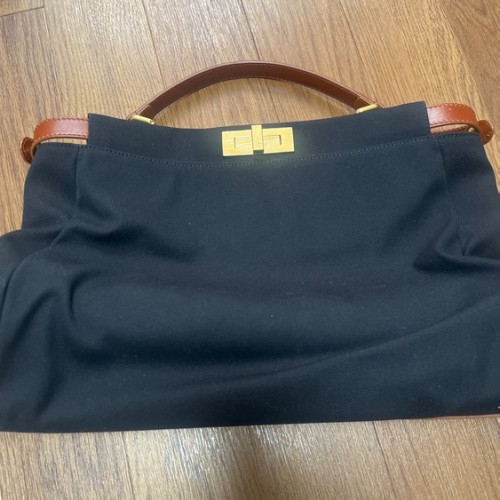 フェンディ ピーカーブー