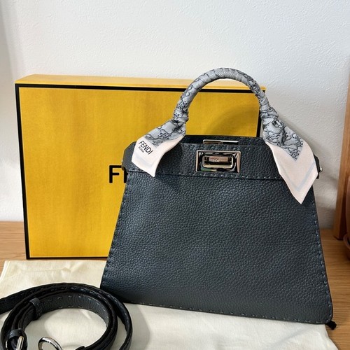 フェンディ ピーカブーアイシーユーセレリア