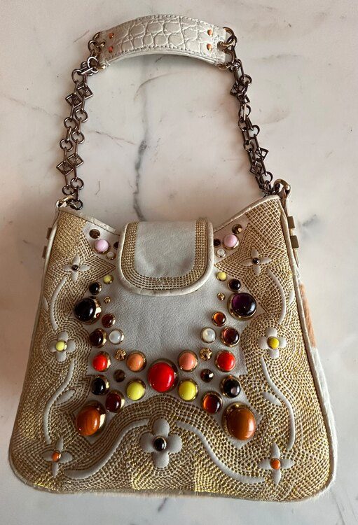 ルイヴィトン ビジューの付いたハンドバッグの画像