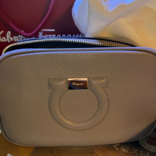 フェラガモ ガンチーニ ショルダーバッグ