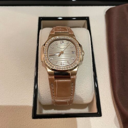 パテックフィリップ ノーチラス 7010r-01