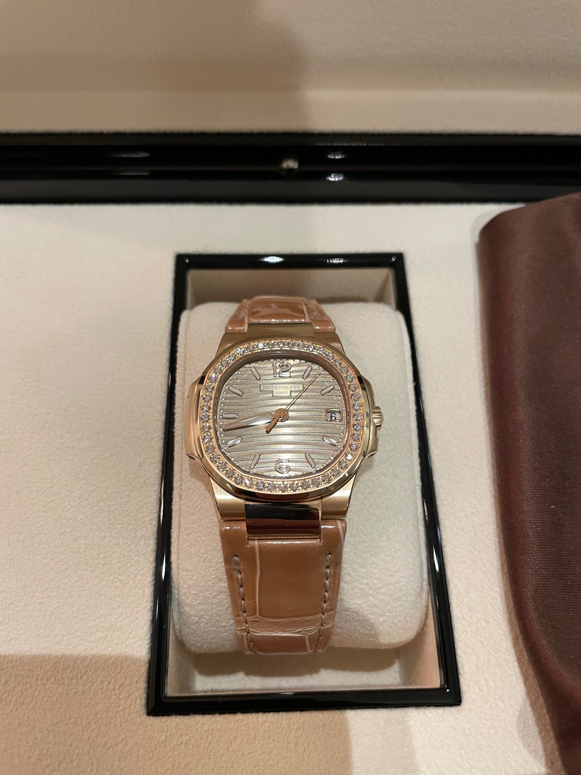 パテックフィリップ ノーチラス 7010r-01