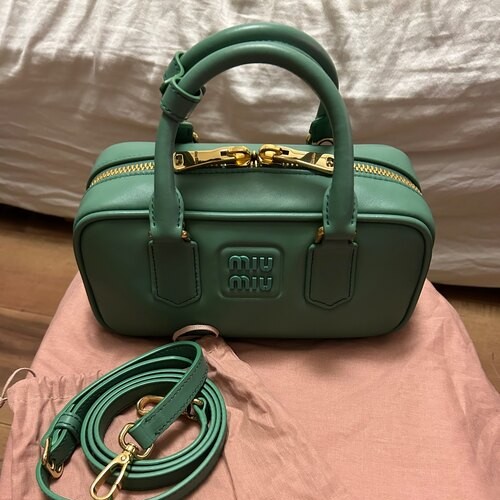 miumiu アルカディ ハンドバッグ 1bb142
