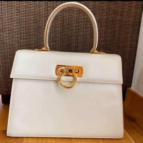 フェラガモ ガンチーニ