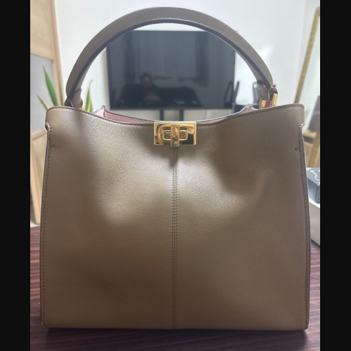 フェンディ ピーカブー