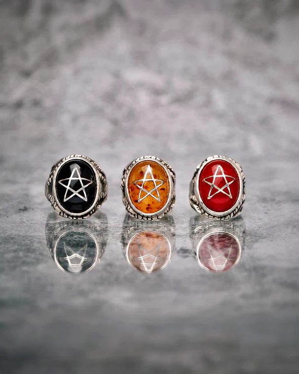 エンジェルハートのリングが三つ並んだ画像