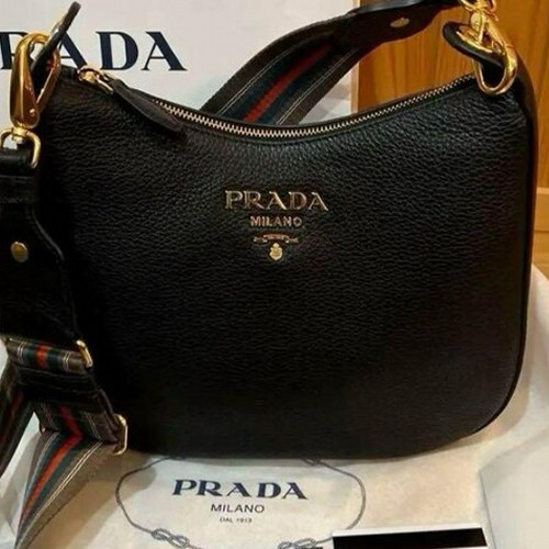 プラダ ショルダーバッグ