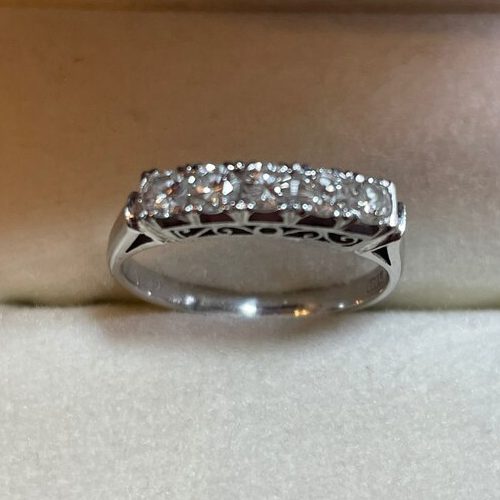 ダイヤモンド一文字リング