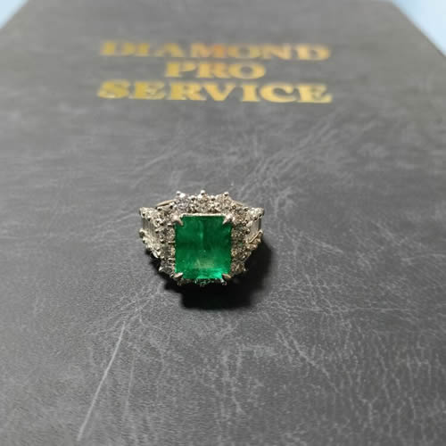 天然エメラルド ダイアモンドリング
